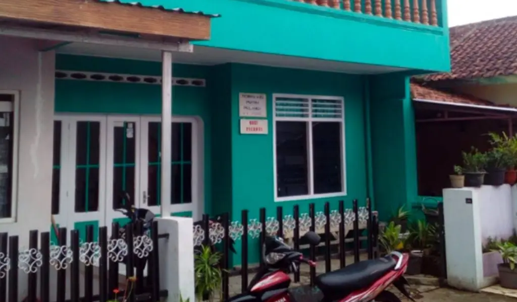 3. Kos Putri Pelangi