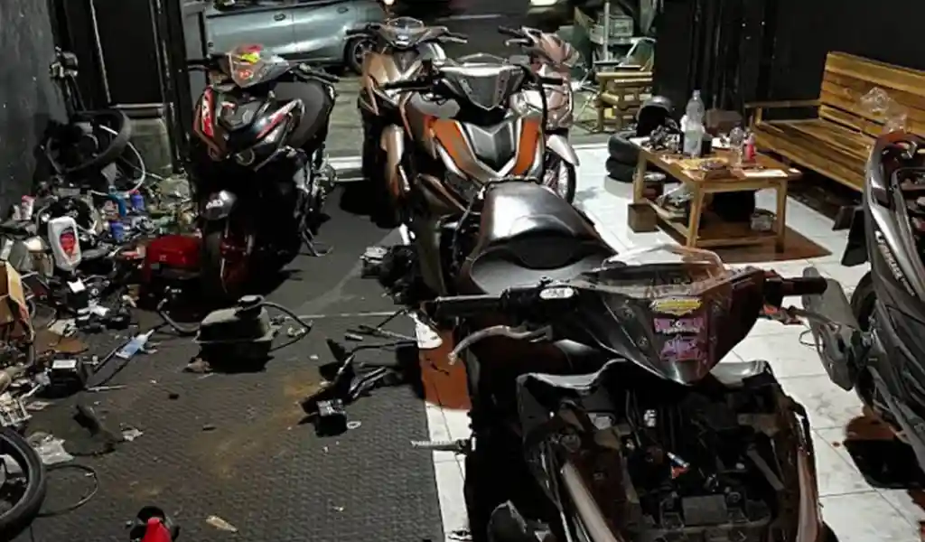 3. Mekanik RasaRasa M2R.GARAGE