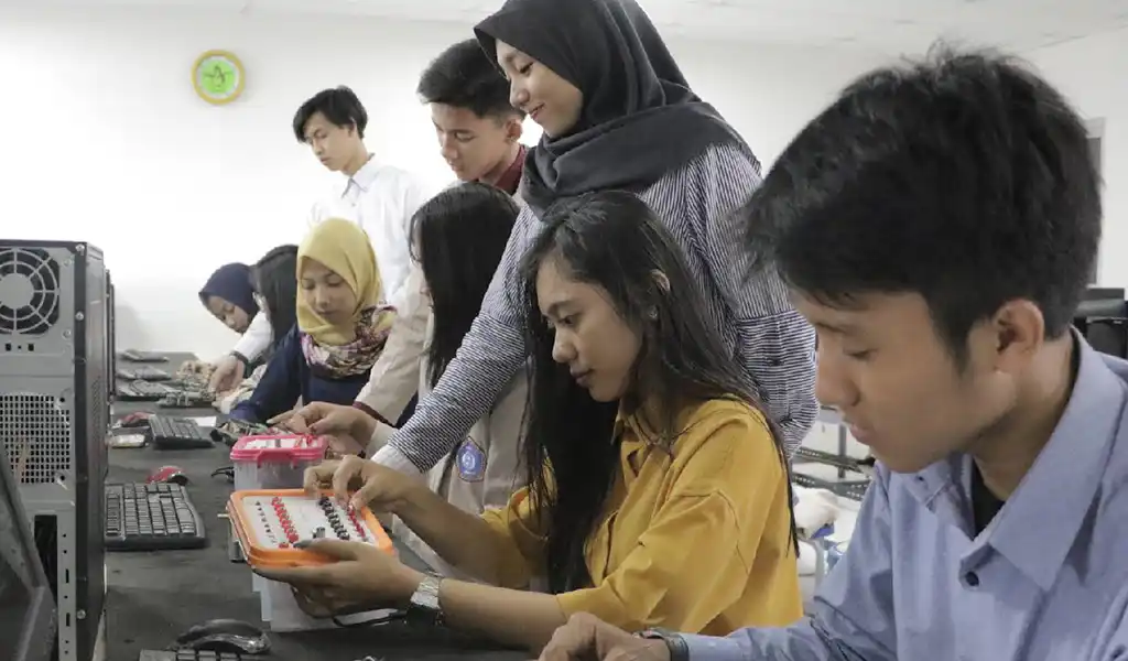 Beasiswa di AMIKOM Purwokerto